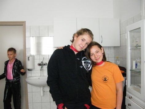 1245592524_36.jpg